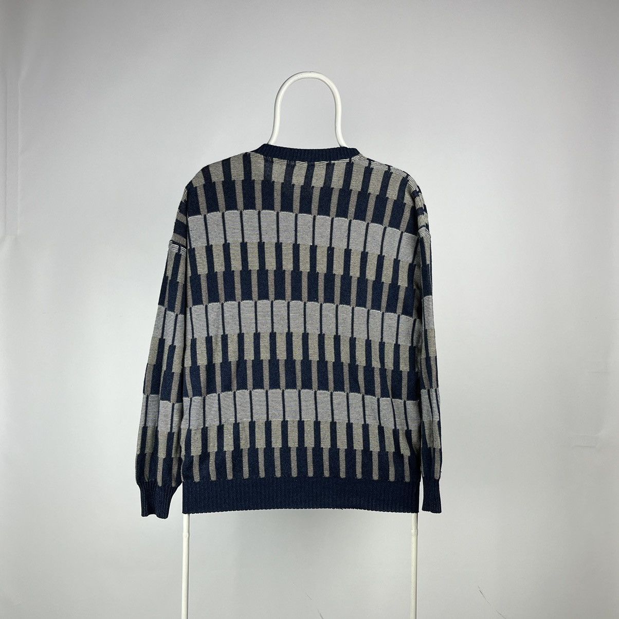 Vintage Vintage sweater abstract logo size Large Size US L / EU 52-54 / 3 - 2 Thumbnail