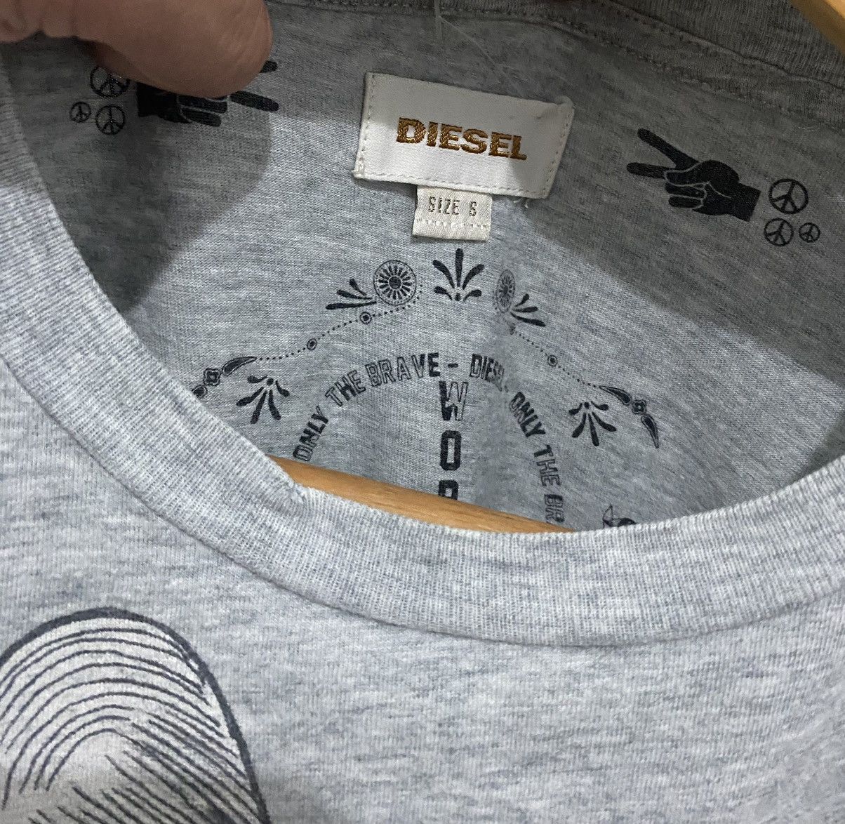 Diesel Vintage Diesel “Peace” Sign Wore Jeans Tshirt Size US S / EU 44-46 / 1 - 6 Thumbnail