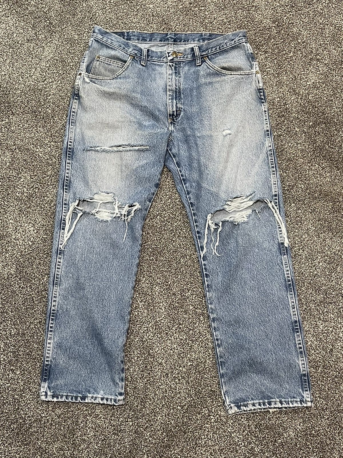 Vintage × Wrangler Wrangler Distressed Denim 36x30 Size US 36 / EU 52 - 1 Thumbnail