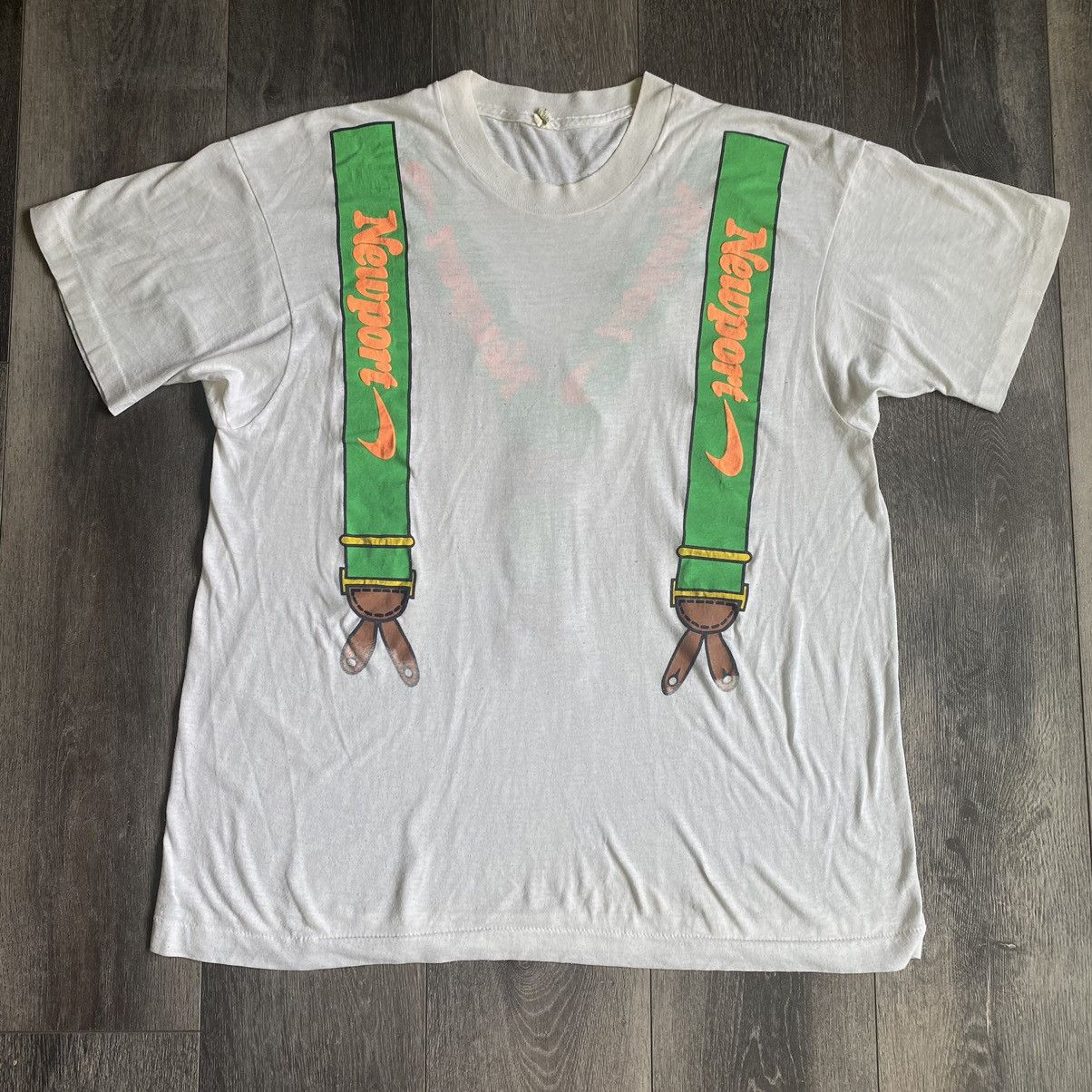 Vintage Vintage 1990 Newport Cigarettes Screen Stars Ssuspenders Tee Size US XL / EU 56 / 4 - 1 Thumbnail