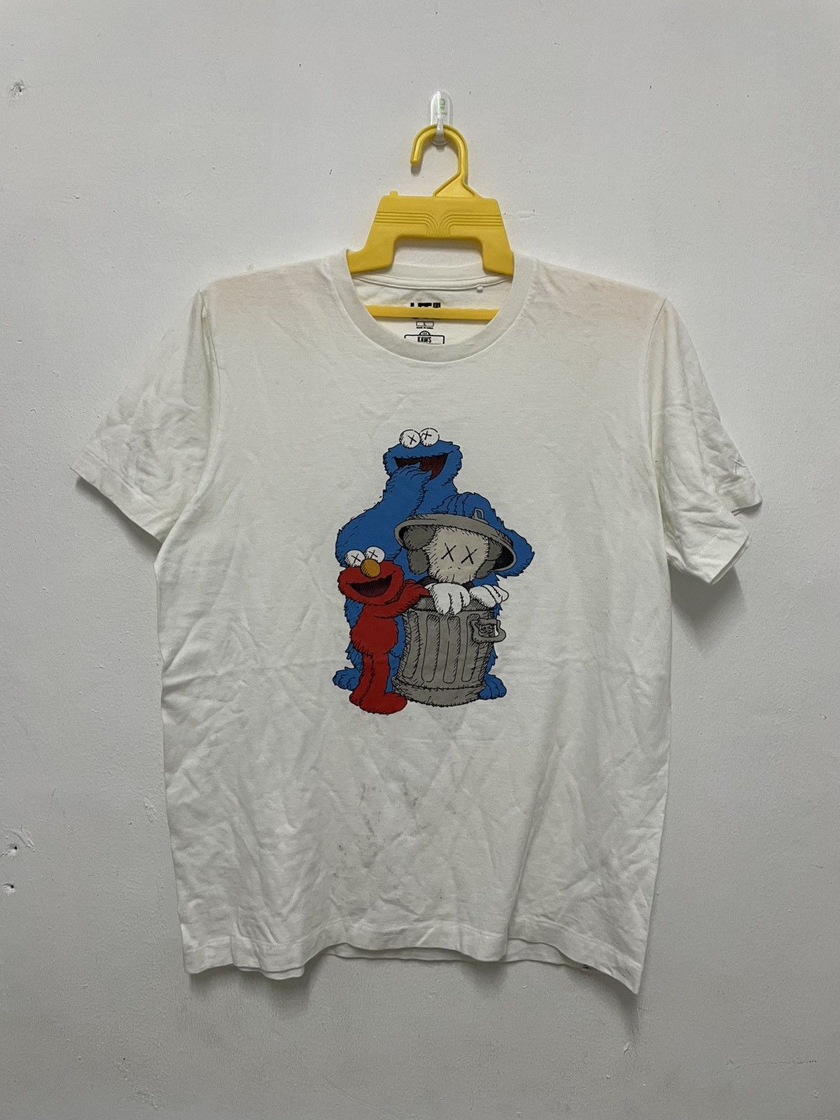 Kaws X Uniqlo Size M
