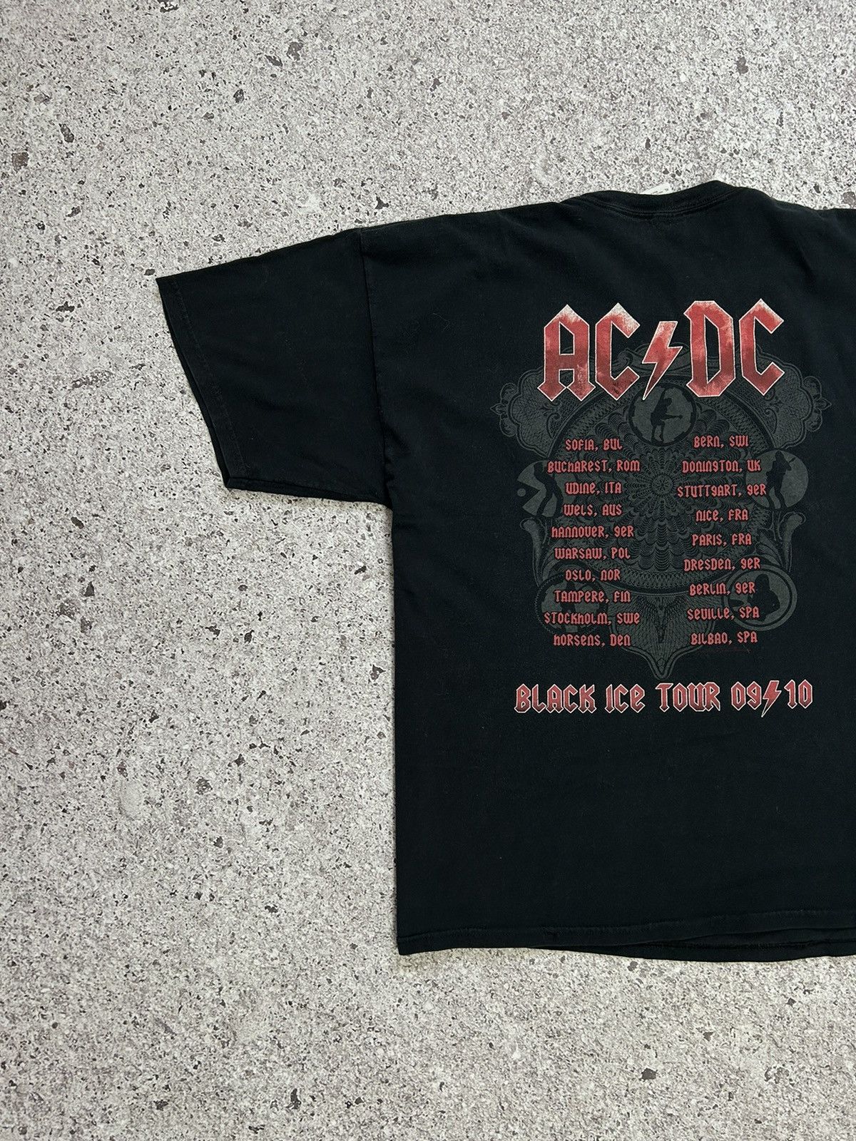 AC/DC × Band Tees Vintage AC/DC European Tour “Black Ice” 2009 2010 T-shirt Size US XL / EU 56 / 4 - 5 Thumbnail