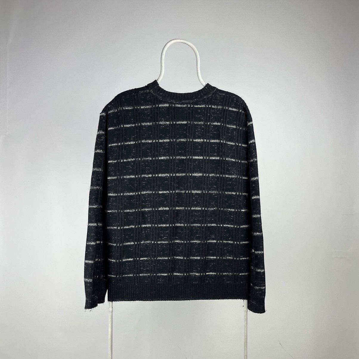 Vintage Vintage sweater 3d logo avant garde size Large Size US L / EU 52-54 / 3 - 2 Thumbnail