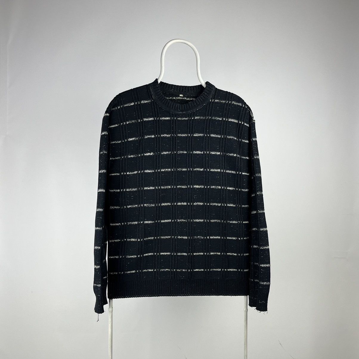 Vintage Vintage sweater 3d logo avant garde size Large Size US L / EU 52-54 / 3 - 1 Thumbnail