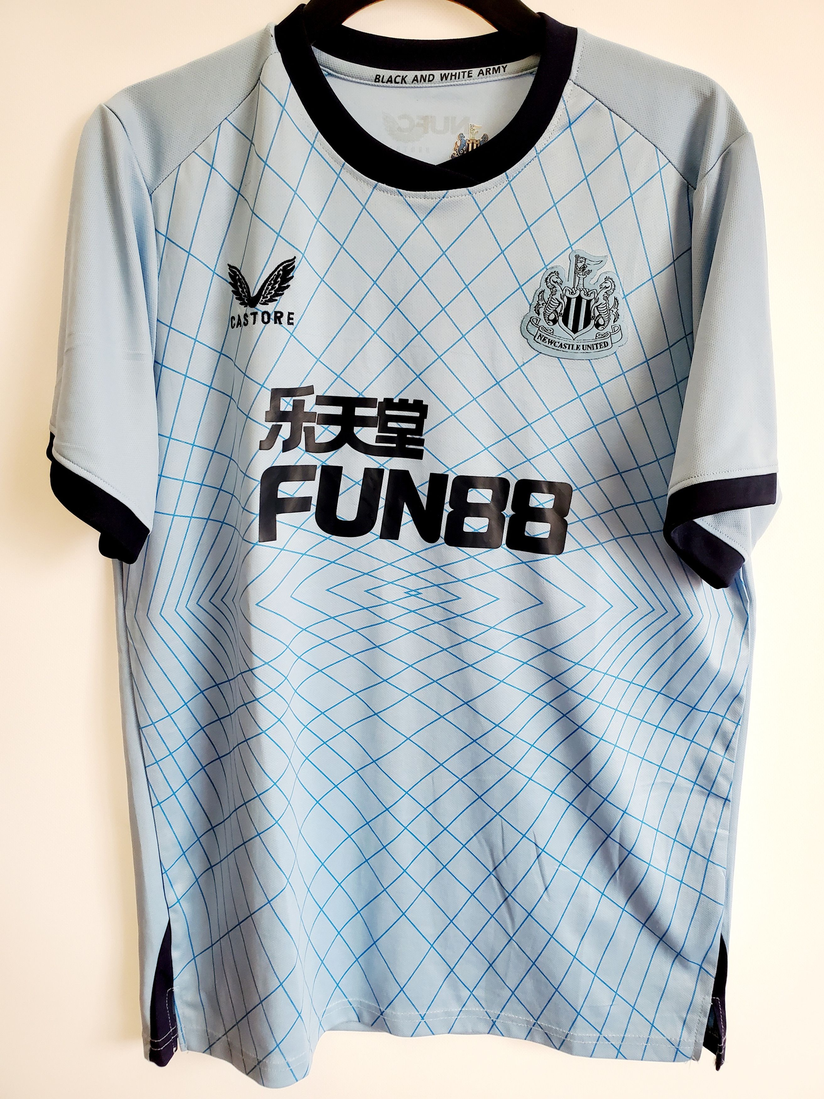 Other Castore Newcastle United FC NUFC Third Shirt 3rd Size US L / EU 52-54 / 3 - 1 Thumbnail