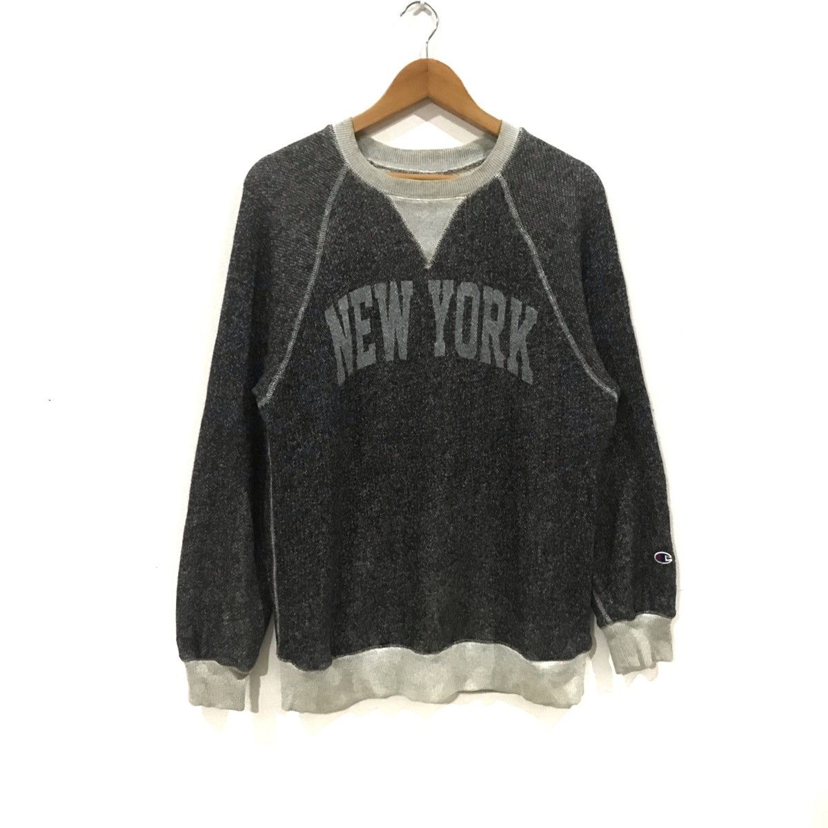 image of Vintage Champion New York Jumper Pullover Sweatshirt in Grey, Men's (Size Large)