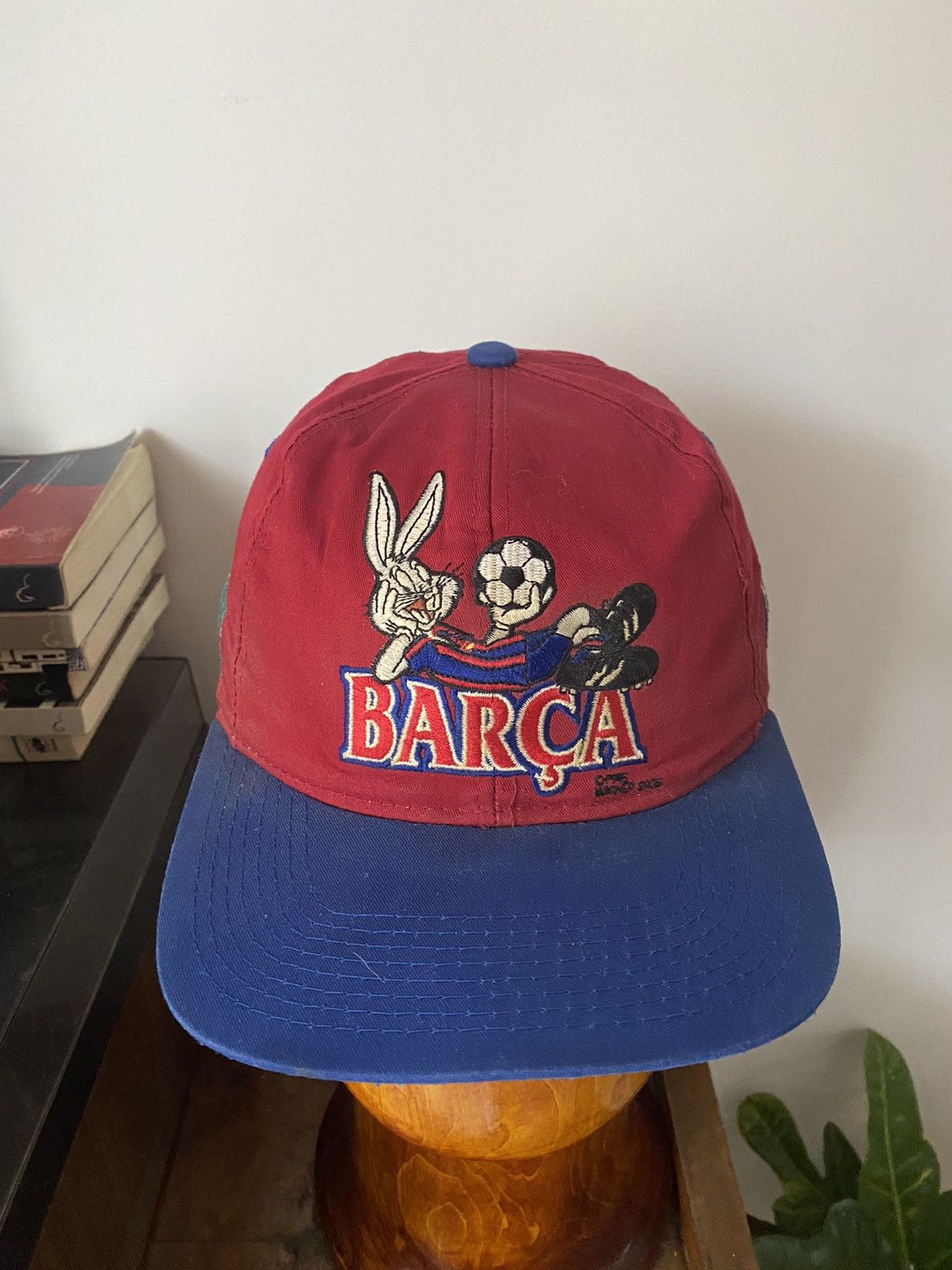 Vintage Vintage Looney Tunes Teams Hat Barcelona Soccer Size ONE SIZE - 1 Thumbnail