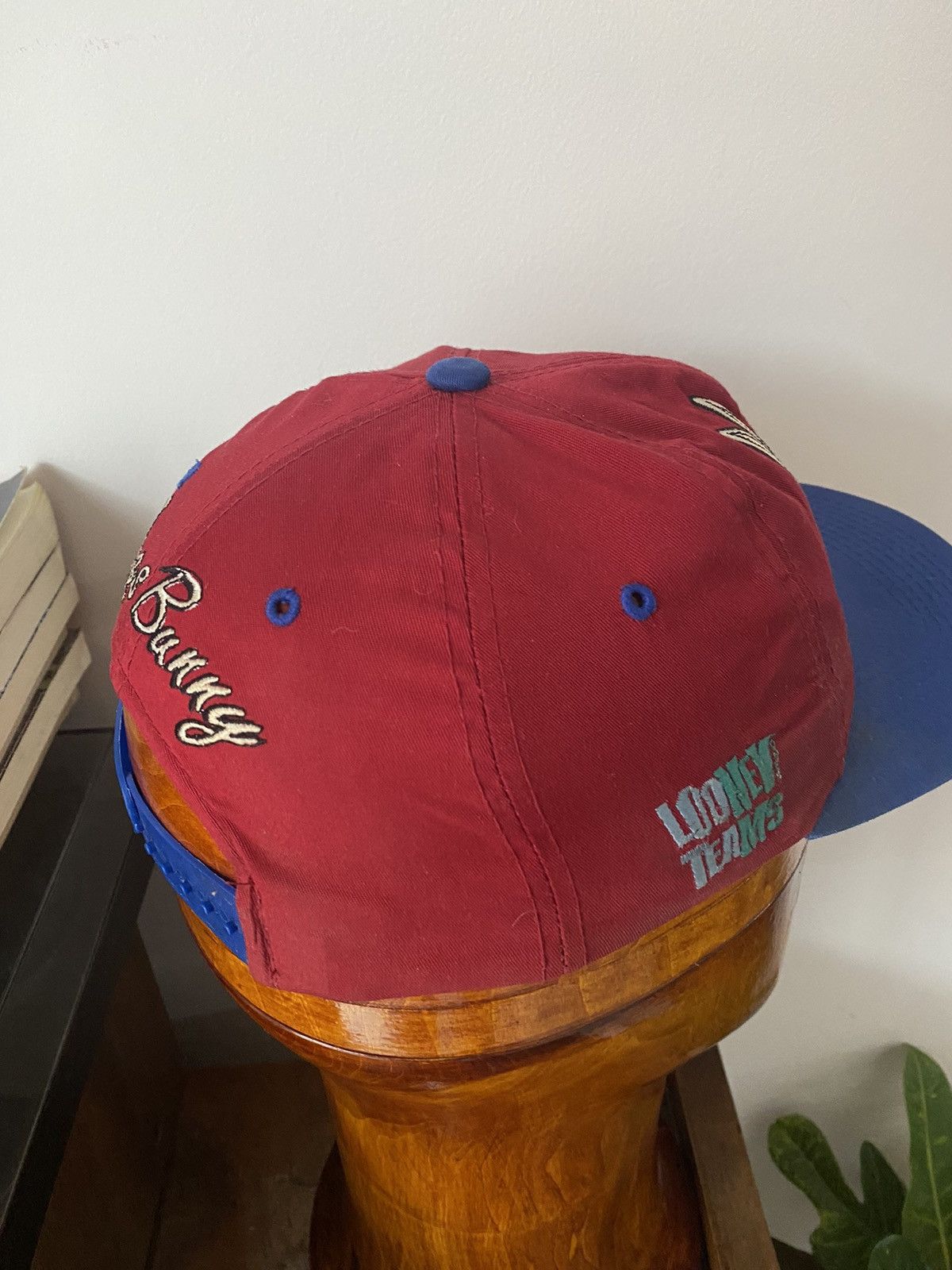 Vintage Vintage Looney Tunes Teams Hat Barcelona Soccer Size ONE SIZE - 2 Thumbnail