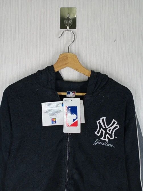 MLB Rare Vintage New York Yankees MLB Hoodie Fleece Jacket Size US L / EU 52-54 / 3 - 2 Thumbnail