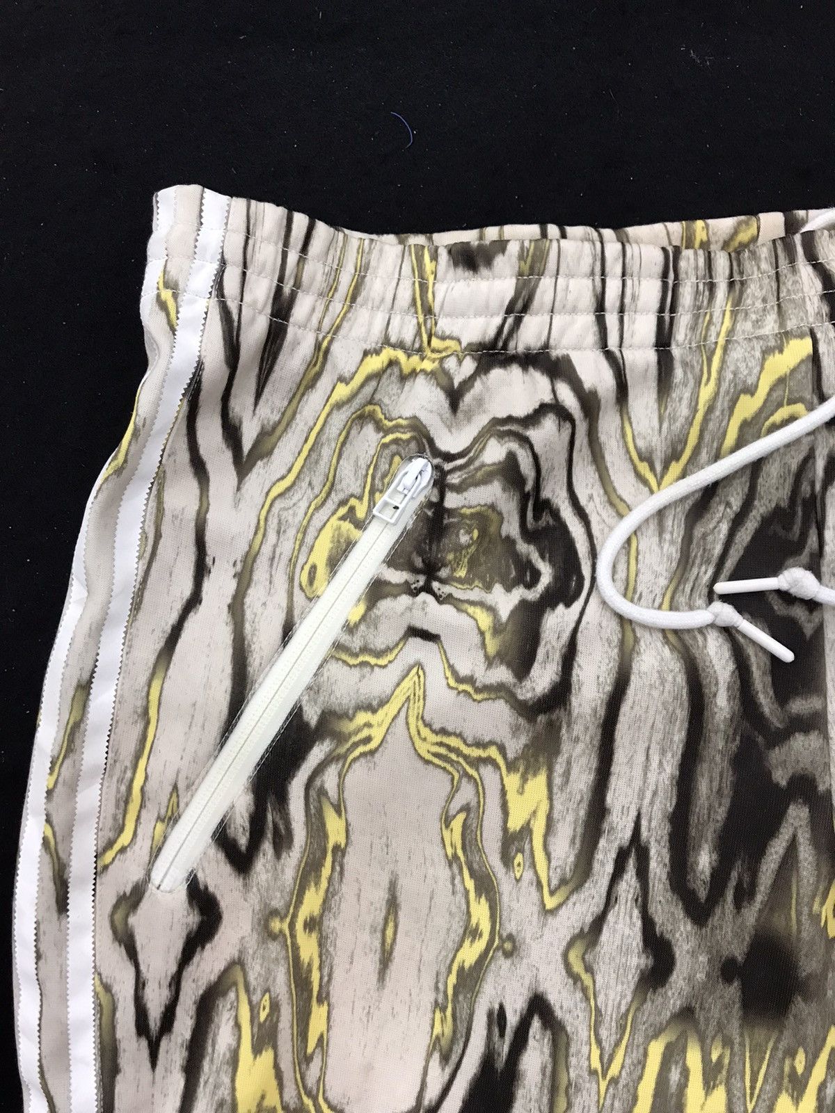 Adidas 🔥RARE🔥Adidas X Burton Gluhwein Track pants Size US 36 / EU 52 - 8 Thumbnail