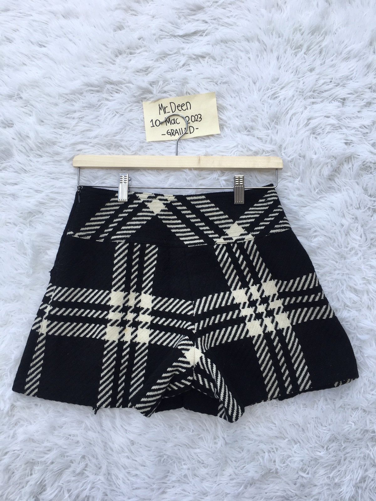 Burberry Rare Vintage Burberry Monogram Wool Mini Skirt Size 28" / US 6 / IT 42 - 14 Thumbnail