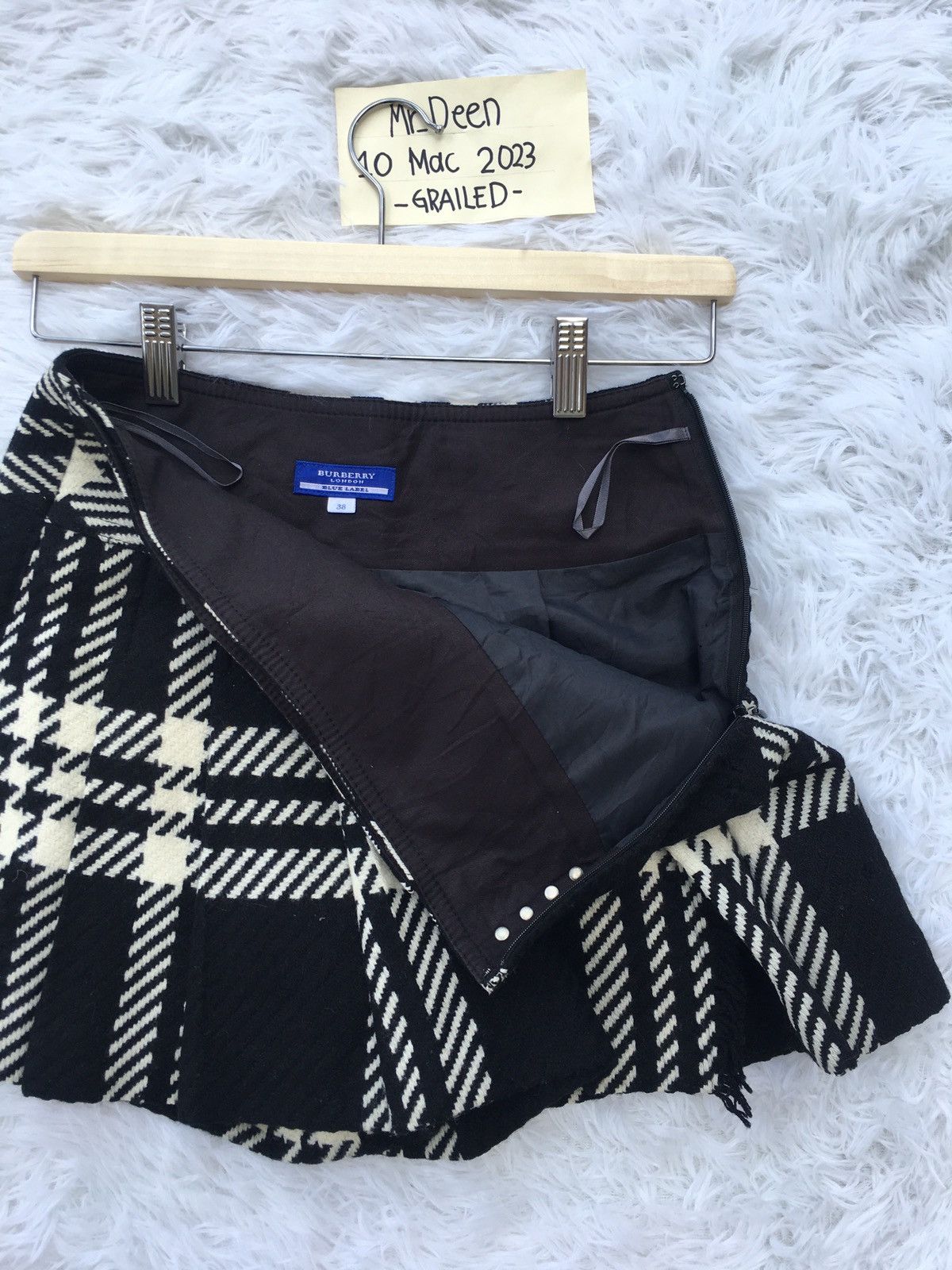 Burberry Rare Vintage Burberry Monogram Wool Mini Skirt Size 28" / US 6 / IT 42 - 7 Thumbnail