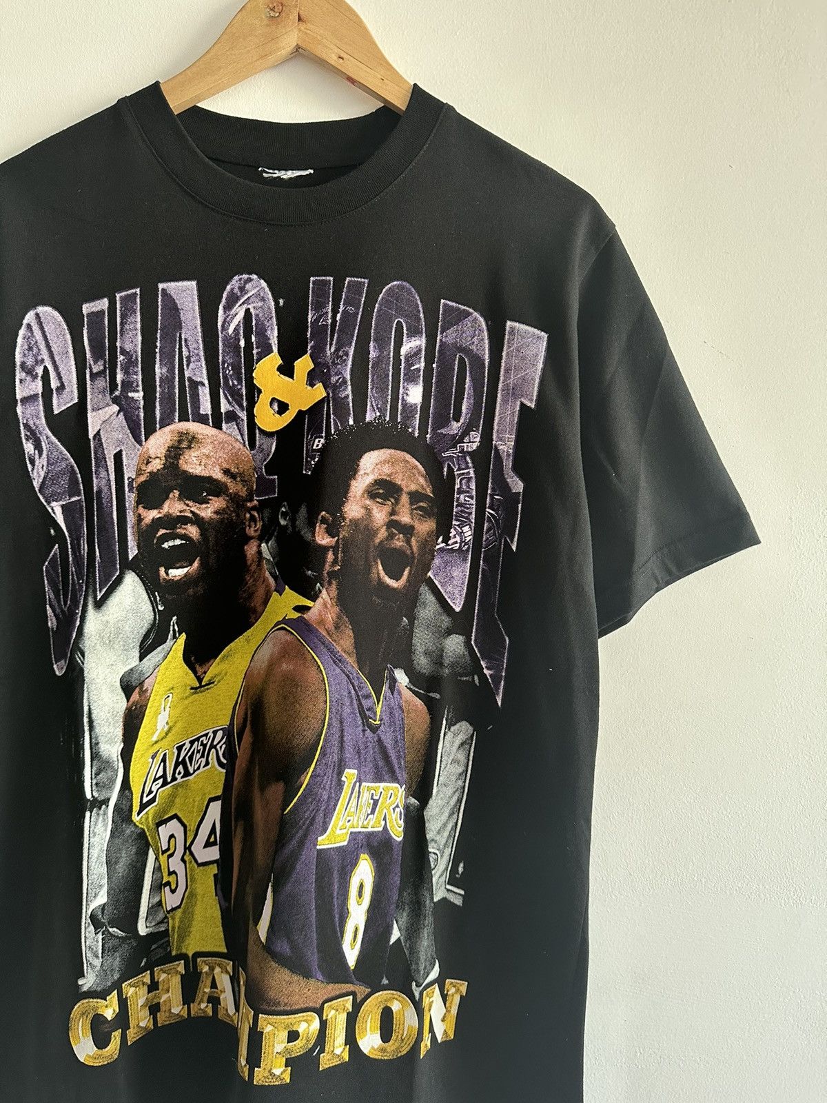 Gildan popular Lakers NFL Shaquille O’Neal 34 Short Sleeve Championships Graphic Y2K