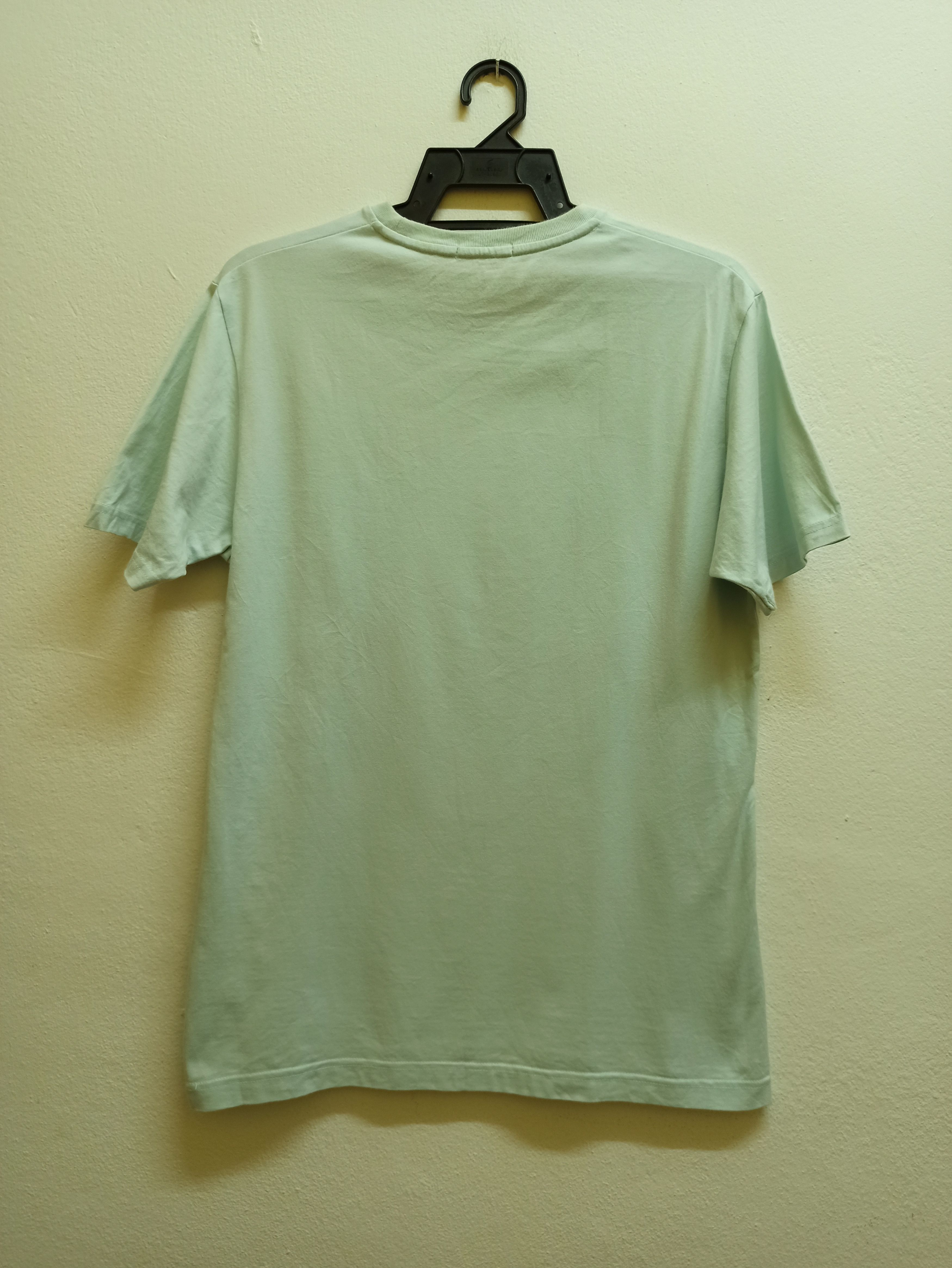Anime UNIQLO x GUNDAM T Shirt Good Condition Used(c32) Size US M / EU 48-50 / 2 - 5 Thumbnail