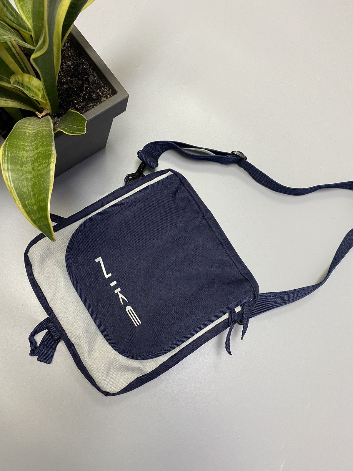 Nike × Vintage Vintage 90s Nike Shoulders Bag Size ONE SIZE - 24 Thumbnail