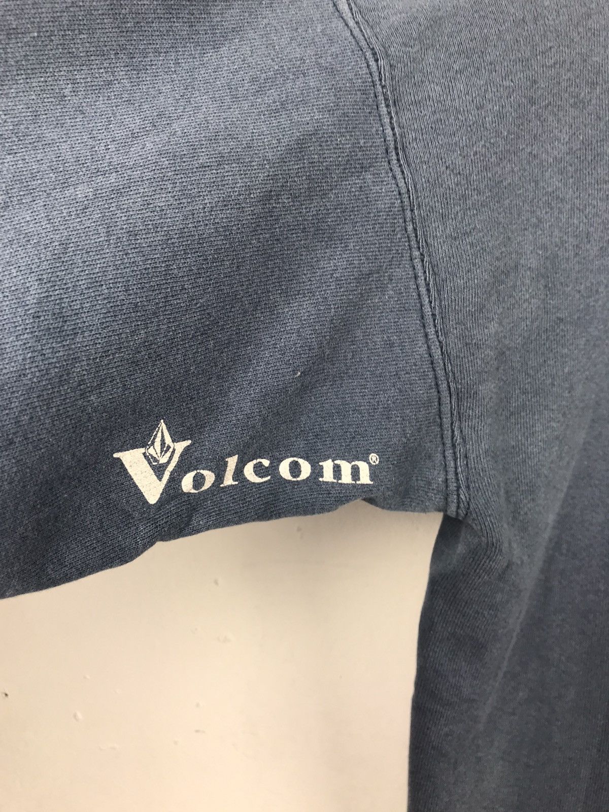 Vintage × Volcom Vintage Distressed streetwear sweatshirt Volcom Size US S / EU 44-46 / 1 - 4 Thumbnail