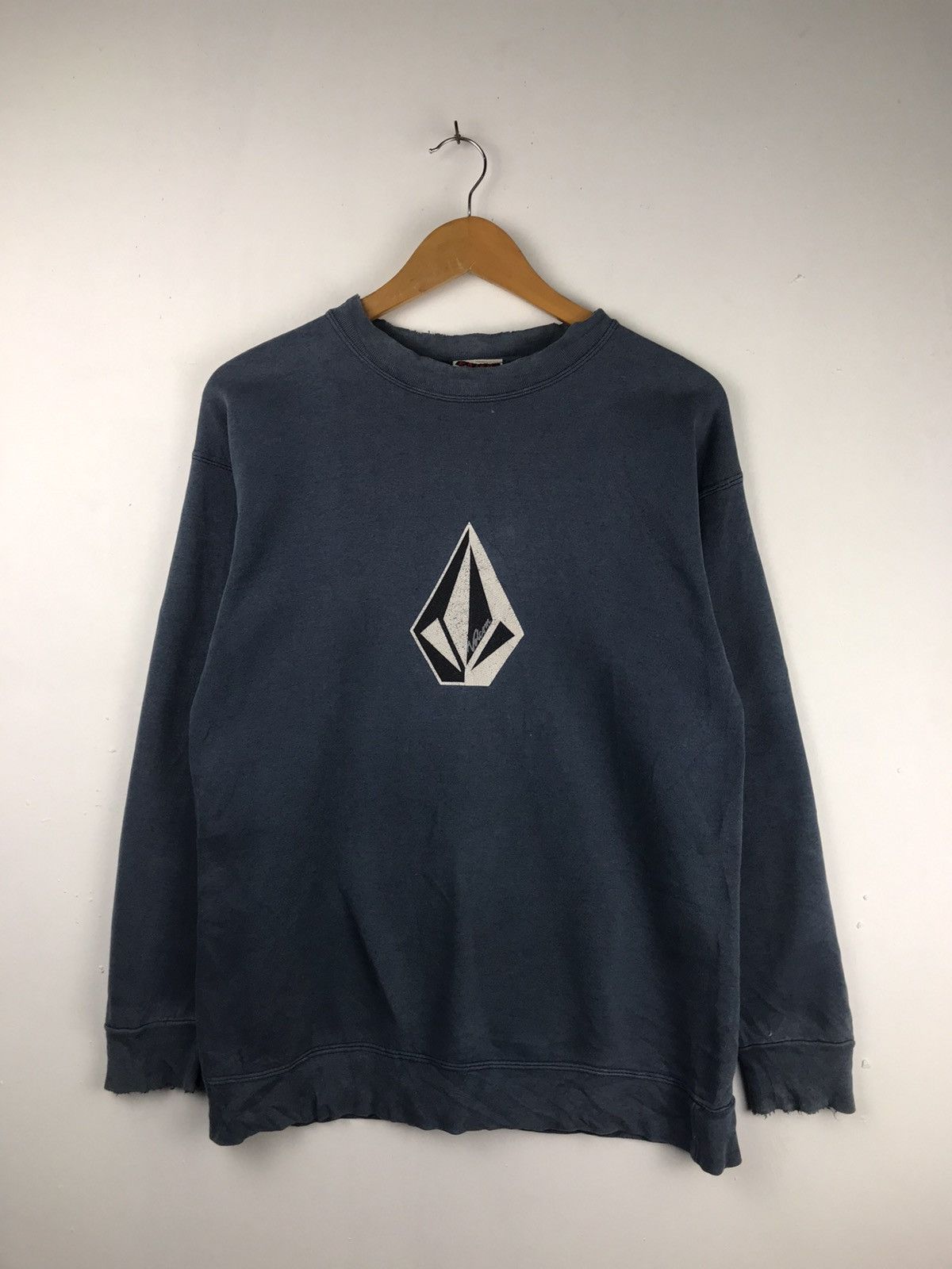 Vintage × Volcom Vintage Distressed streetwear sweatshirt Volcom Size US S / EU 44-46 / 1 - 1 Thumbnail