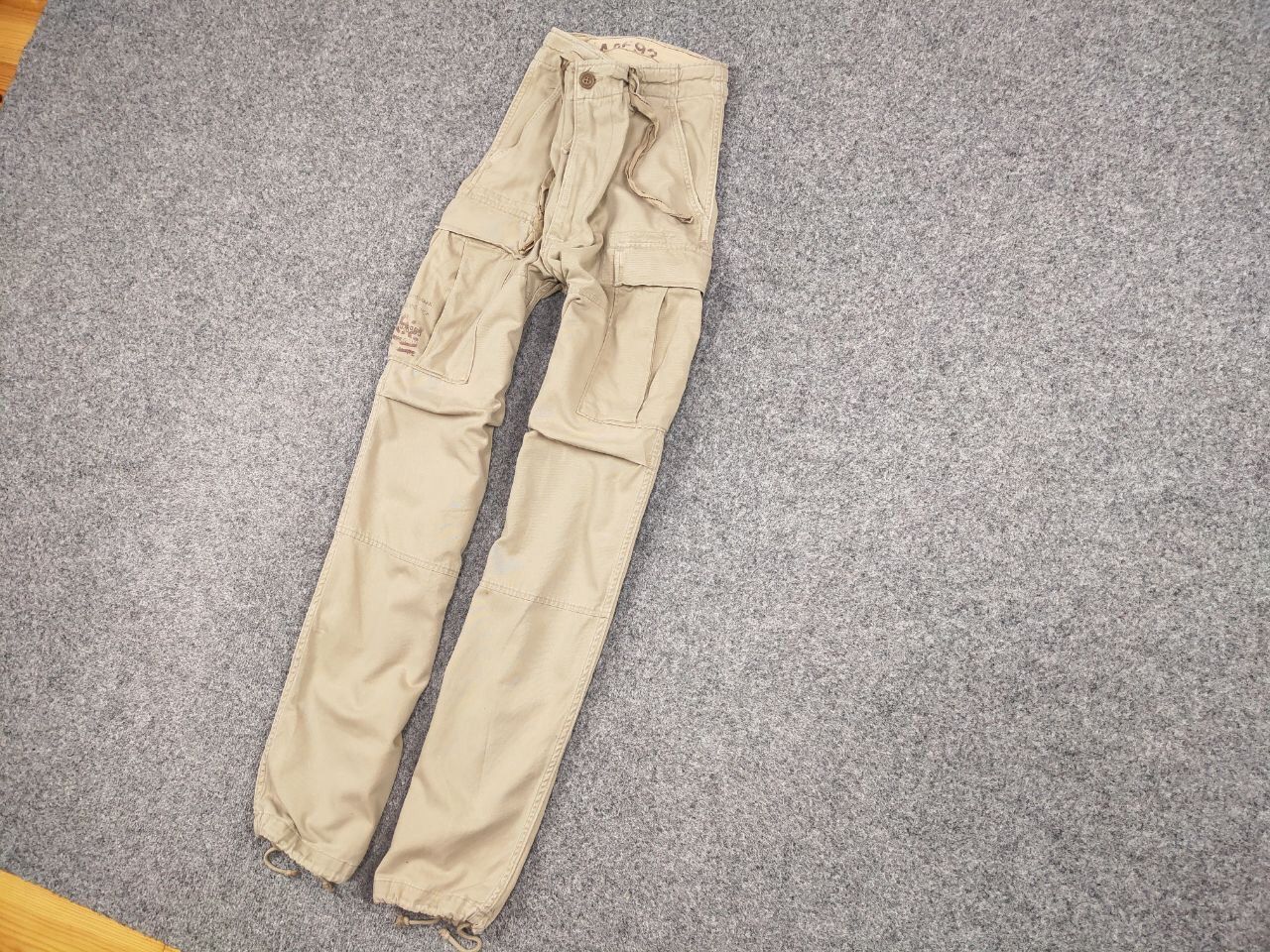Japanese Brand Vintage 90's Japanese Baggy cargo Beige cotton Pants Hype Size US 34 / EU 50 - 3 Thumbnail