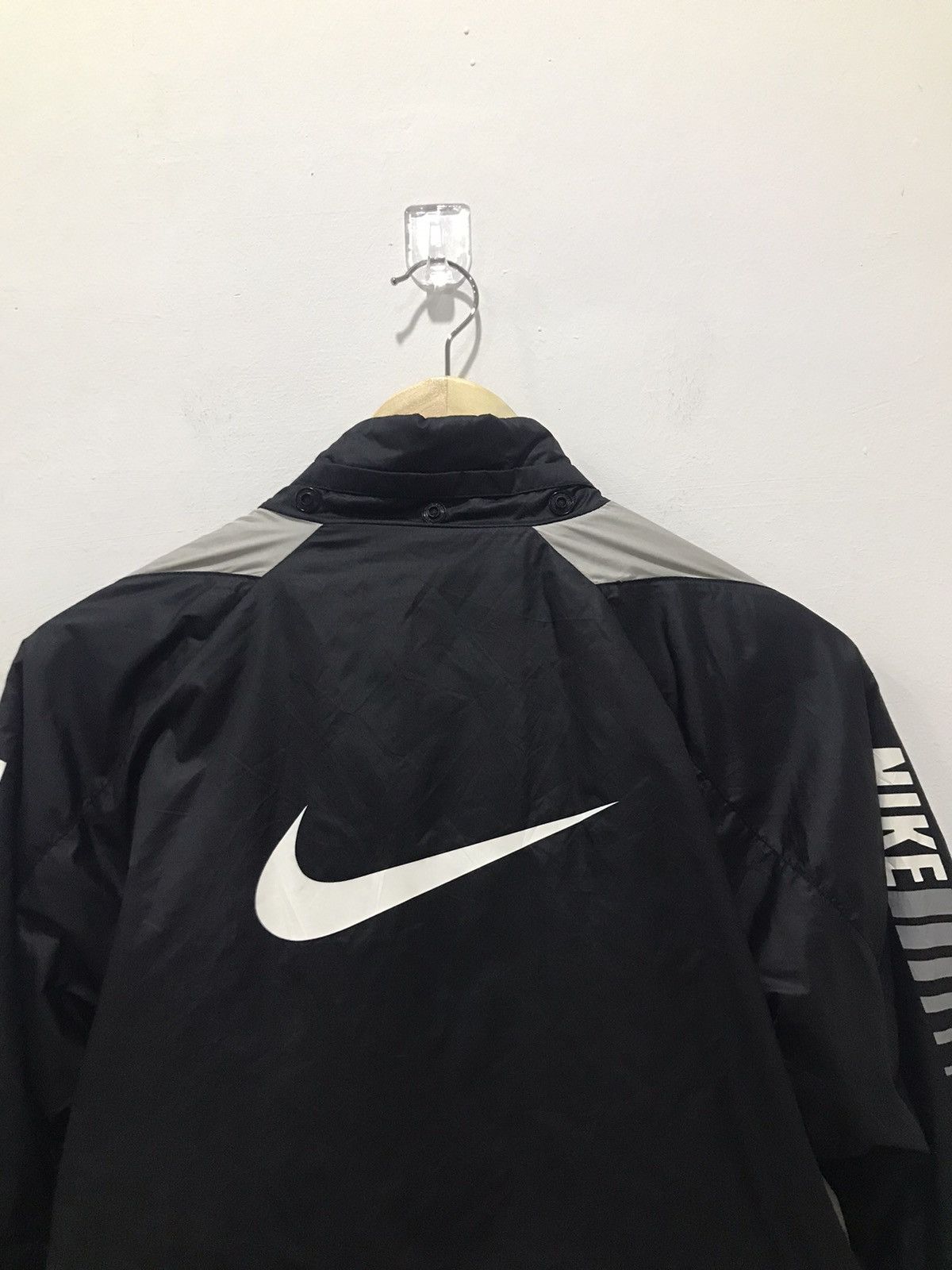 Nike Nike windbreaker big swoosh Raincoats jacket Size US M / EU 48-50 / 2 - 10 Thumbnail