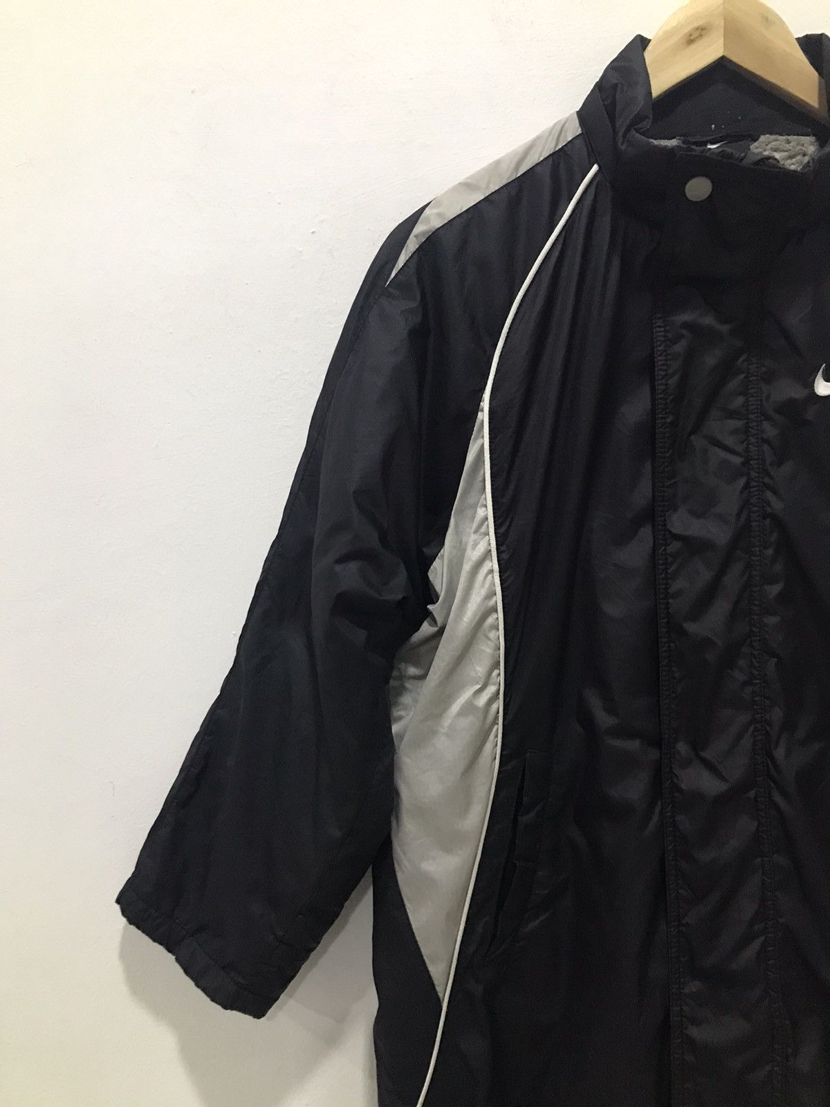 Nike Nike windbreaker big swoosh Raincoats jacket Size US M / EU 48-50 / 2 - 7 Thumbnail