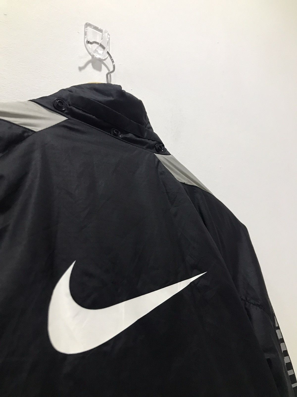 Nike Nike windbreaker big swoosh Raincoats jacket Size US M / EU 48-50 / 2 - 12 Thumbnail