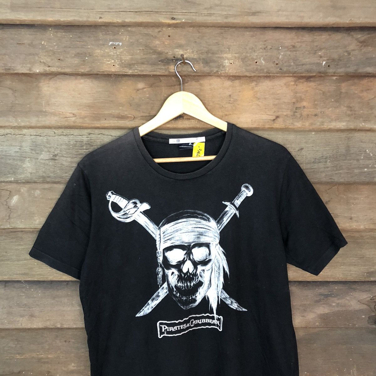 Cartoon Network × Uniqlo Pirates Of Carribean X Uniqlo Black Tshirt #3962 Size US M / EU 48-50 / 2 - 7 Thumbnail