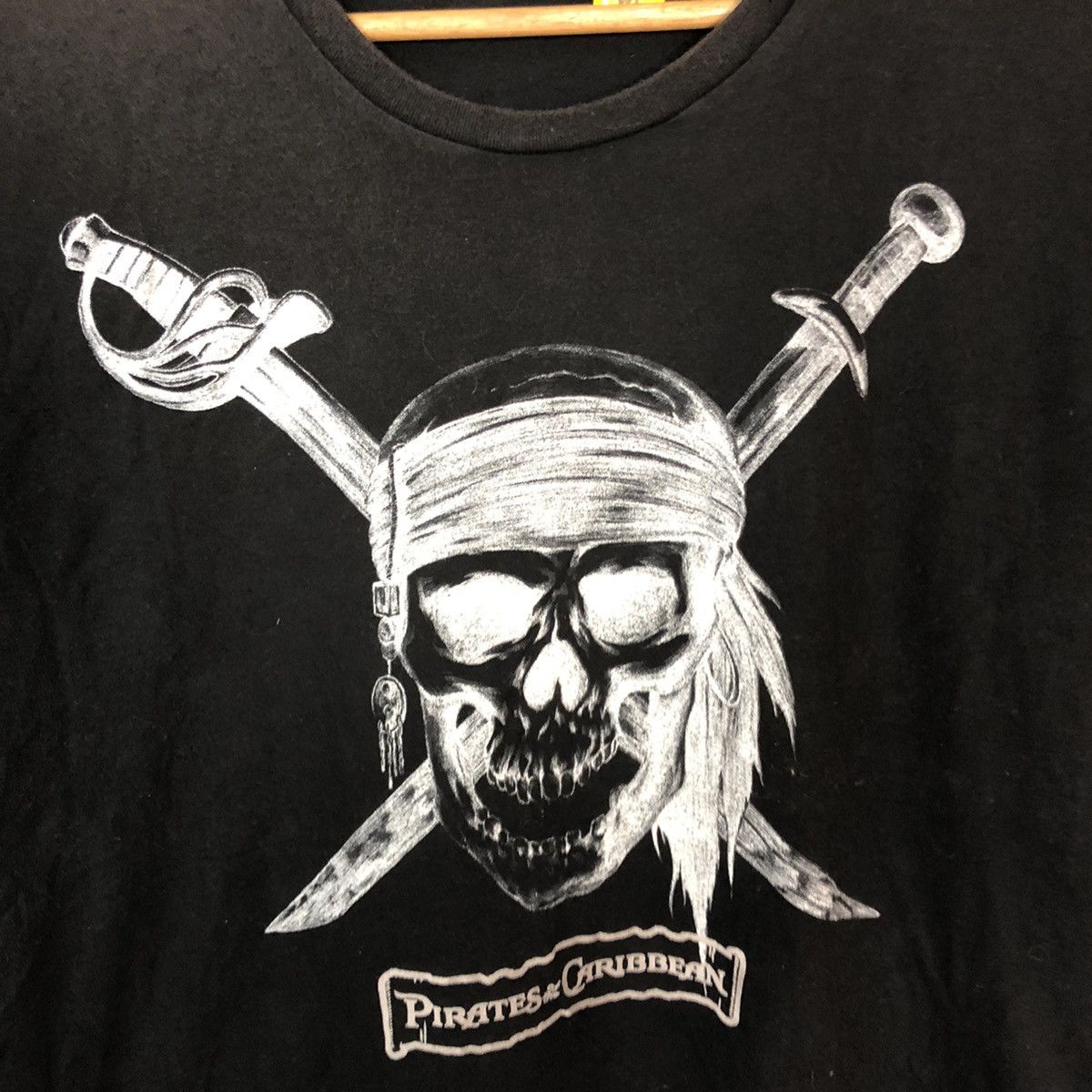 Cartoon Network × Uniqlo Pirates Of Carribean X Uniqlo Black Tshirt #3962 Size US M / EU 48-50 / 2 - 8 Thumbnail
