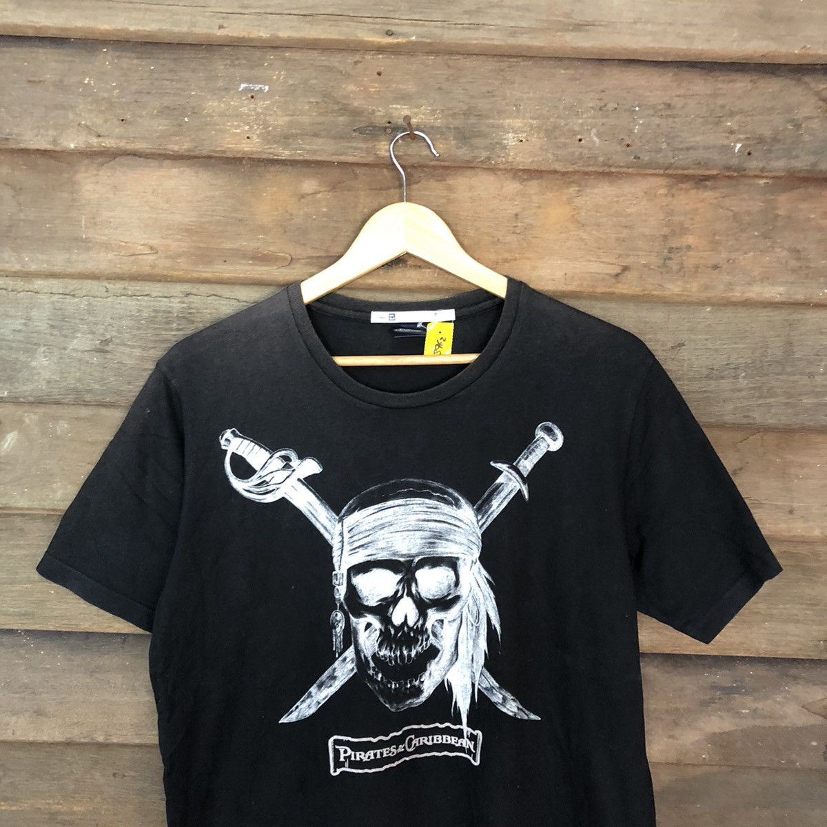 Cartoon Network × Uniqlo Pirates Of Carribean X Uniqlo Black Tshirt #3962 Size US M / EU 48-50 / 2 - 2 Thumbnail
