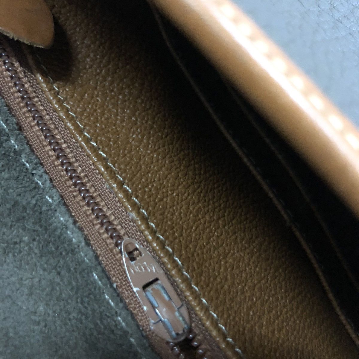 Dooney & Bourke vintage dooney & bourke all weather leather crossbody bag Size ONE SIZE - 12 Thumbnail