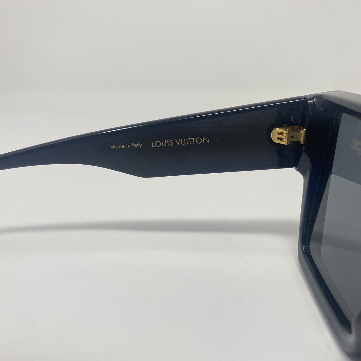 Louis Vuitton LOUIS VUITTON ‘Cyclone’ Sunglasses Black Eastern Size ONE SIZE - 9 Thumbnail