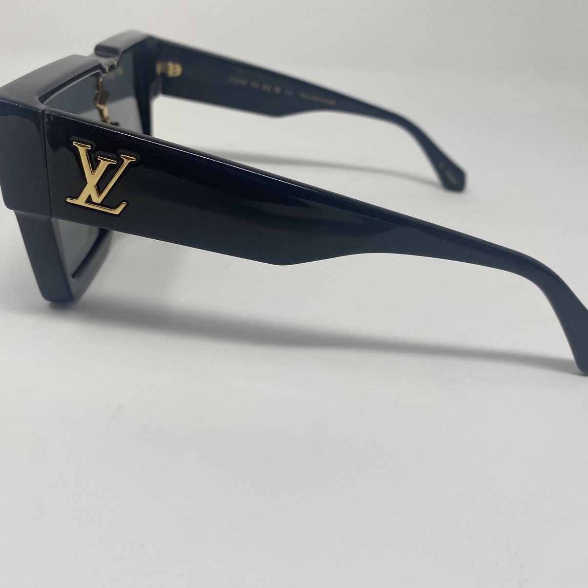 Louis Vuitton LOUIS VUITTON ‘Cyclone’ Sunglasses Black Eastern Size ONE SIZE - 6 Thumbnail