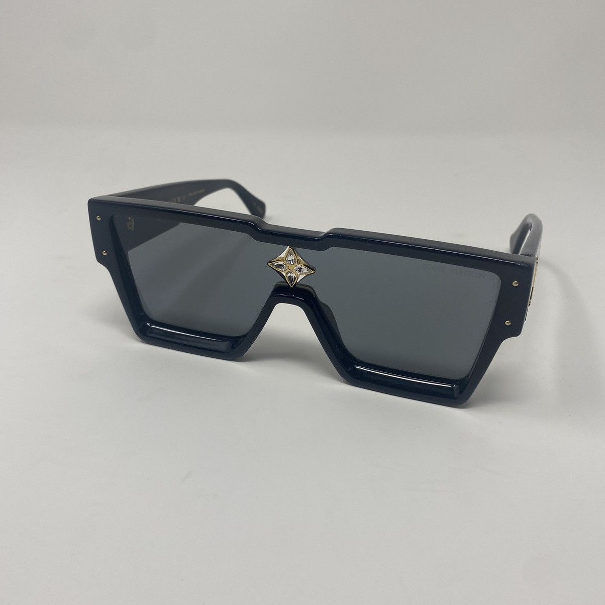 Louis Vuitton LOUIS VUITTON ‘Cyclone’ Sunglasses Black Eastern Size ONE SIZE - 1 Thumbnail