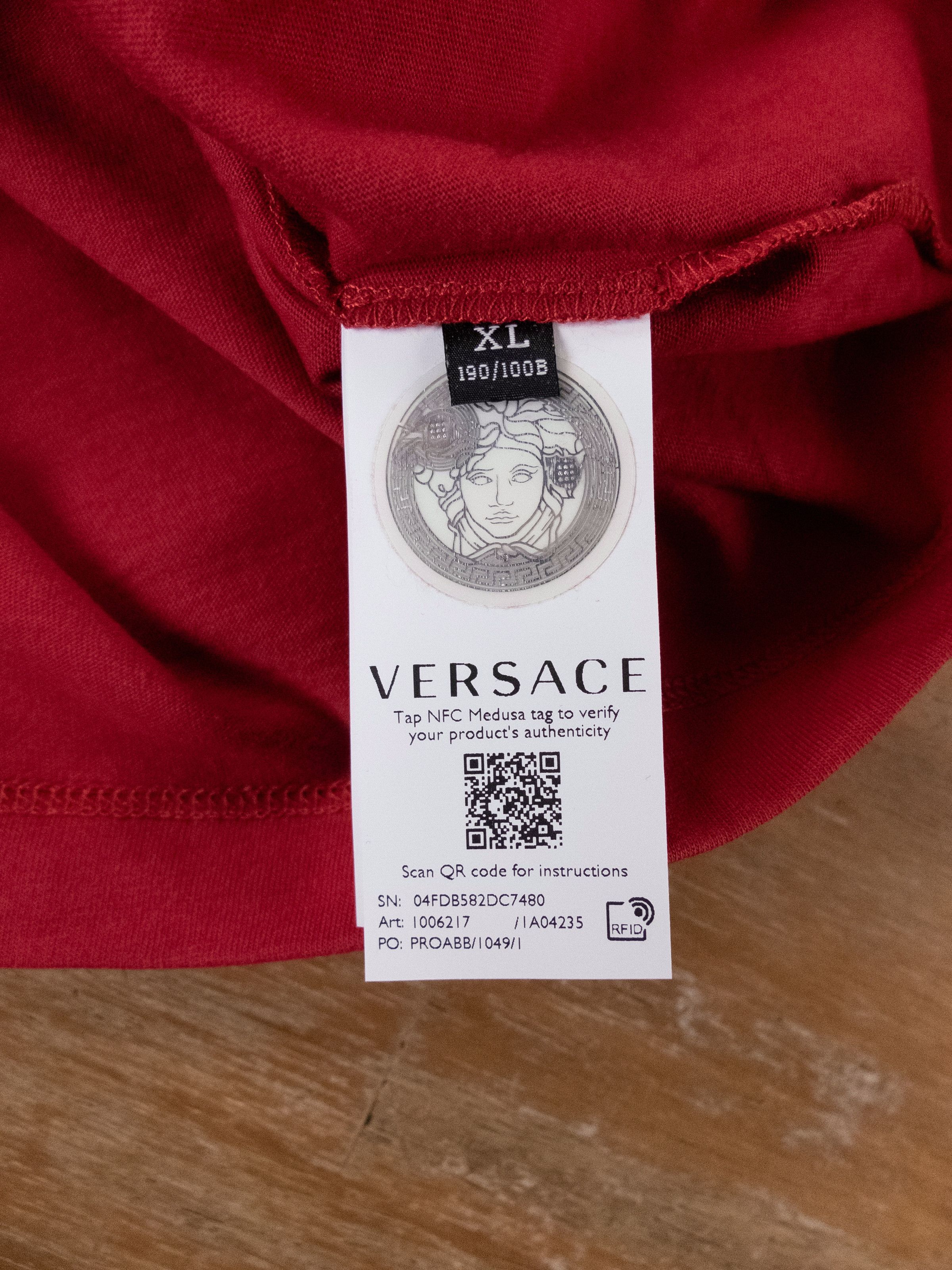 Versace VERSACE red white signature logo embroidered t-shirt XL Size US XL / EU 56 / 4 - 6 Thumbnail