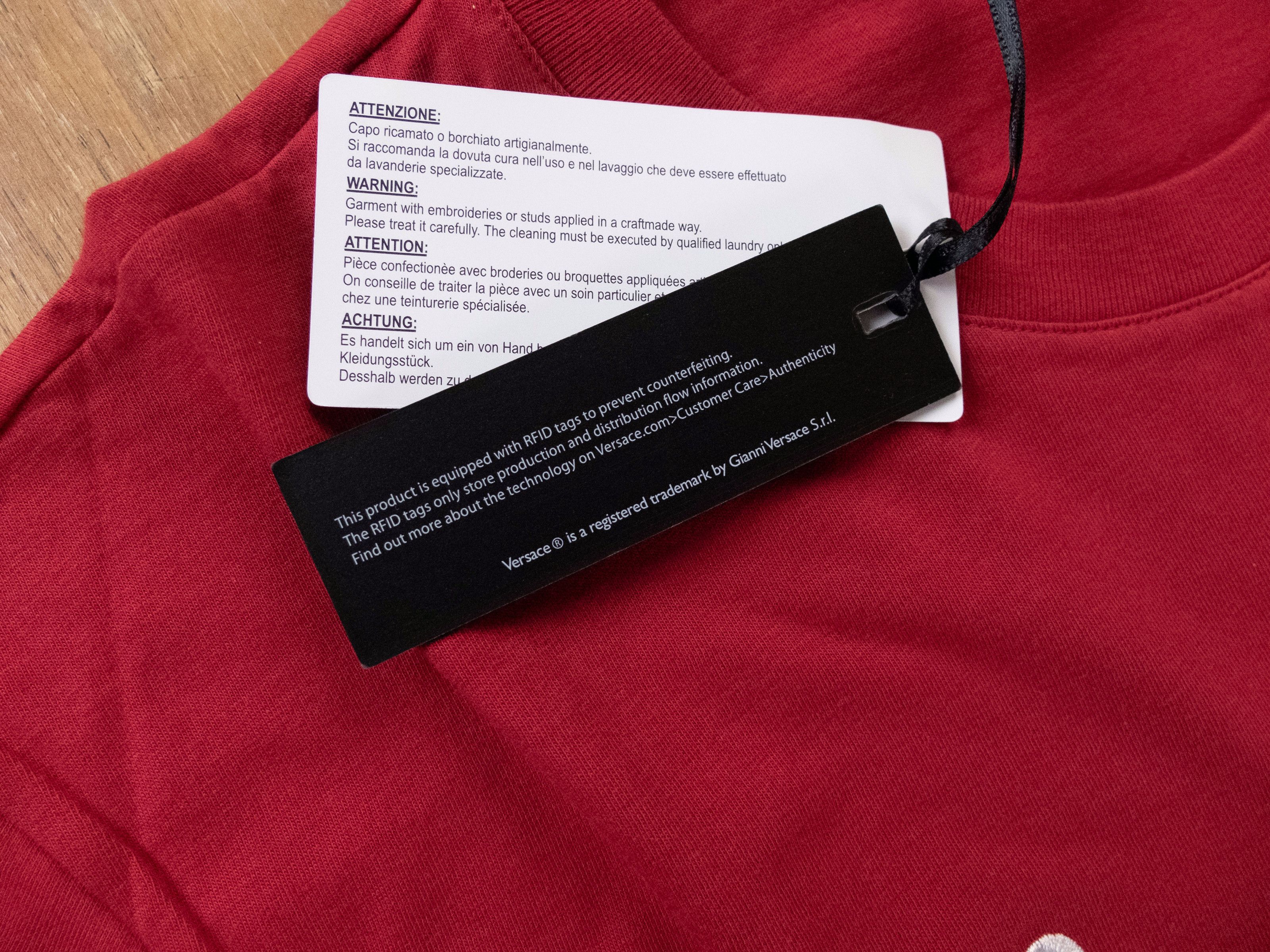 Versace VERSACE red white signature logo embroidered t-shirt XL Size US XL / EU 56 / 4 - 4 Thumbnail