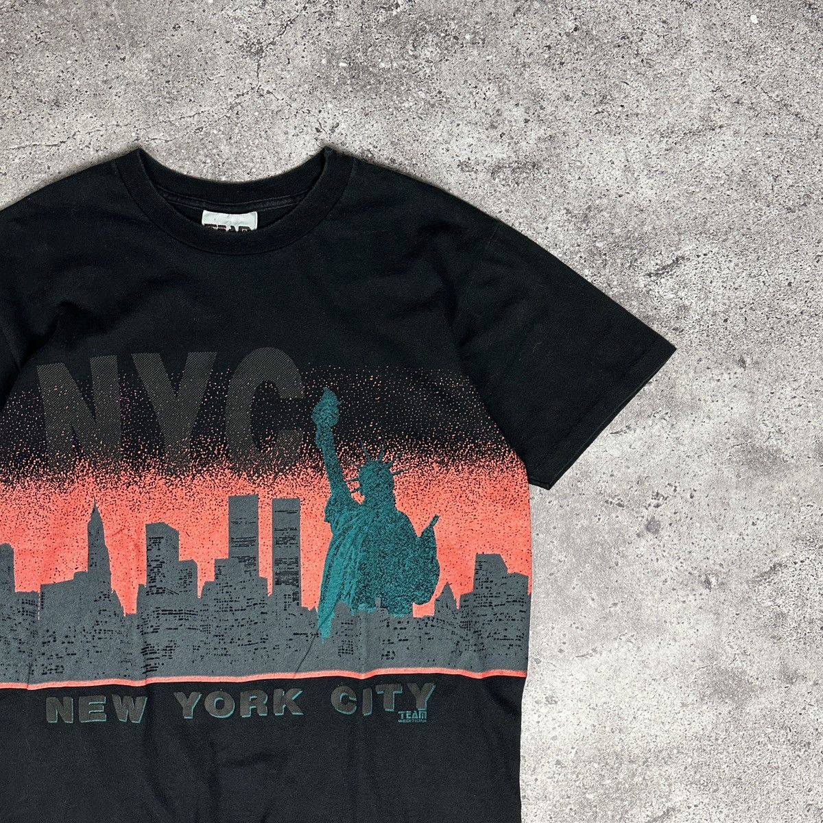 Vintage Vintage 90s New York City Statue of Freedom Graphic tee AOP Size US L / EU 52-54 / 3 - 3 Thumbnail
