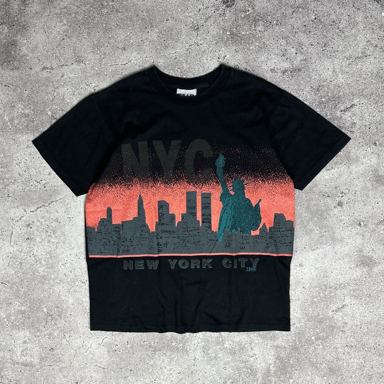 Vintage Vintage 90s New York City Statue of Freedom Graphic tee AOP Size US L / EU 52-54 / 3 - 1 Thumbnail
