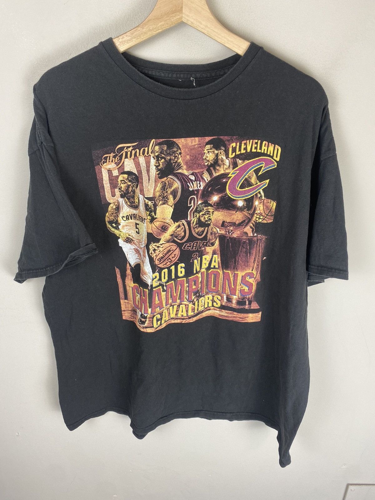 Vintage Cleveland Cavs Champion T-Shirt