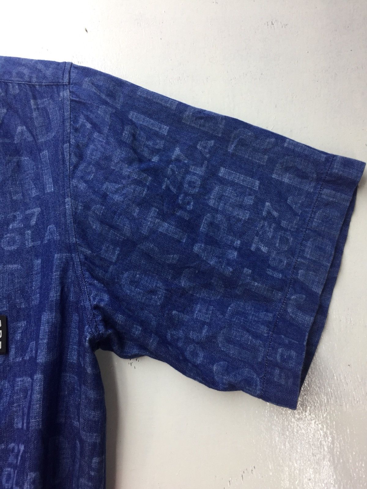 Japanese Brand Vintage Capri Full Print Denim Casual Shirt Size US M / EU 48-50 / 2 - 7 Thumbnail