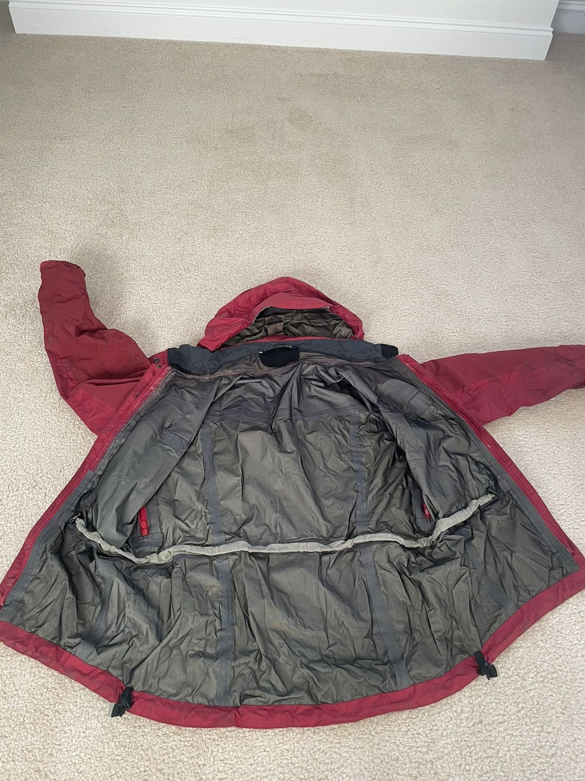 Arc'teryx ARC’TERYX Theta LT Crimson 2000 Size US M / EU 48-50 / 2 - 19 Thumbnail