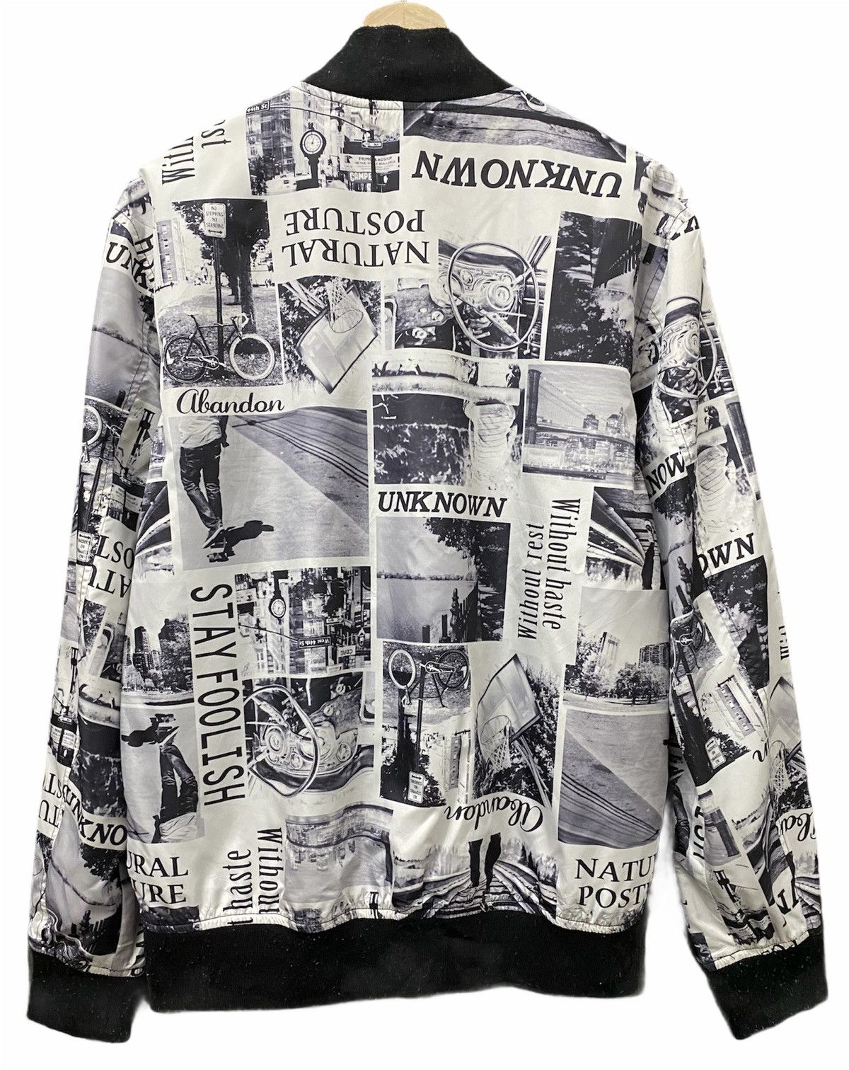 20471120 SUGGESTION NEWSPAPER GRAPHICS BOMBER JACKET Size US S / EU 44-46 / 1 - 3 Thumbnail