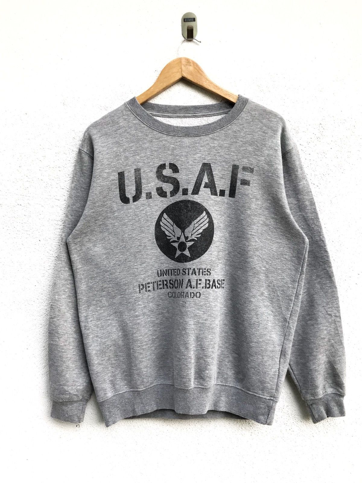 image of Military x USAF U.s.a.f Peterson A.f Base Colorado Crewneck Sweatshirt in Grey, Men's (Size Small)