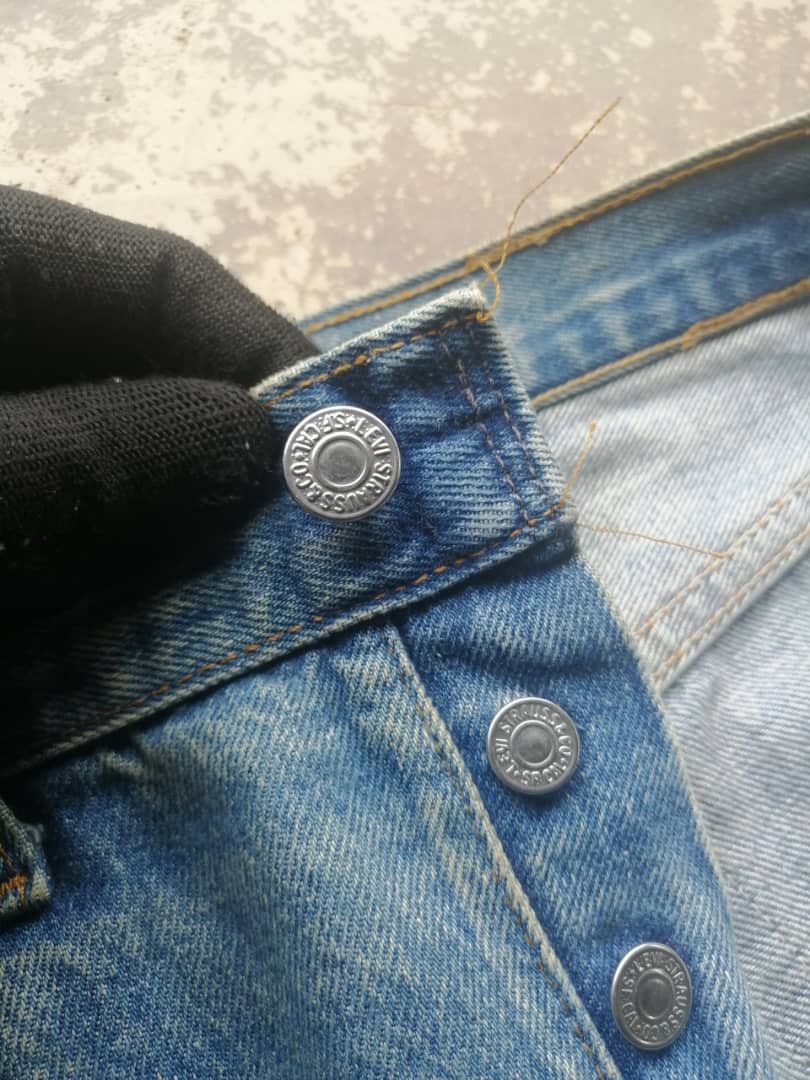 Levi's Vintage Clothing Vintage 90s Levi's 501 Jeans Hardcore Distressed Denim Size US 31 - 8 Thumbnail