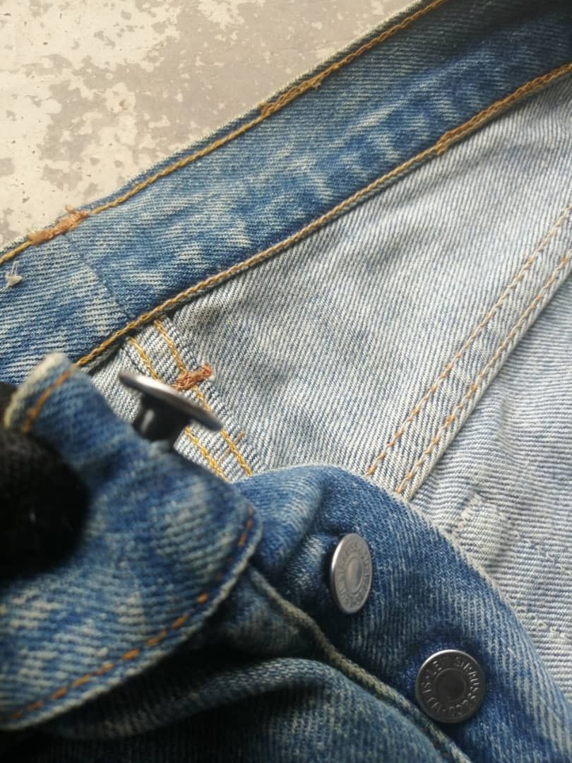 Levi's Vintage Clothing Vintage 90s Levi's 501 Jeans Hardcore Distressed Denim Size US 31 - 7 Thumbnail