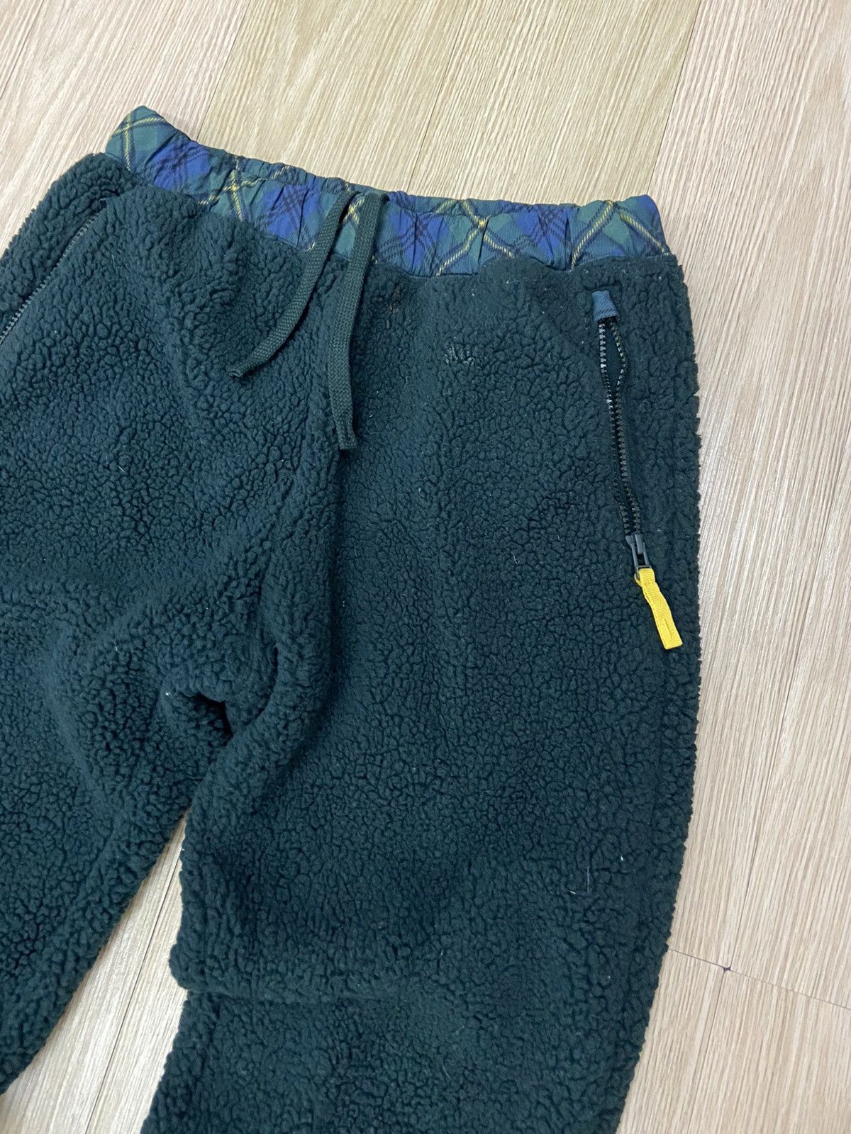 JW Anderson × Uniqlo Uniqlo x J.W. Anderson Olive Green fleece pant Size US 30 / EU 46 - 2 Thumbnail