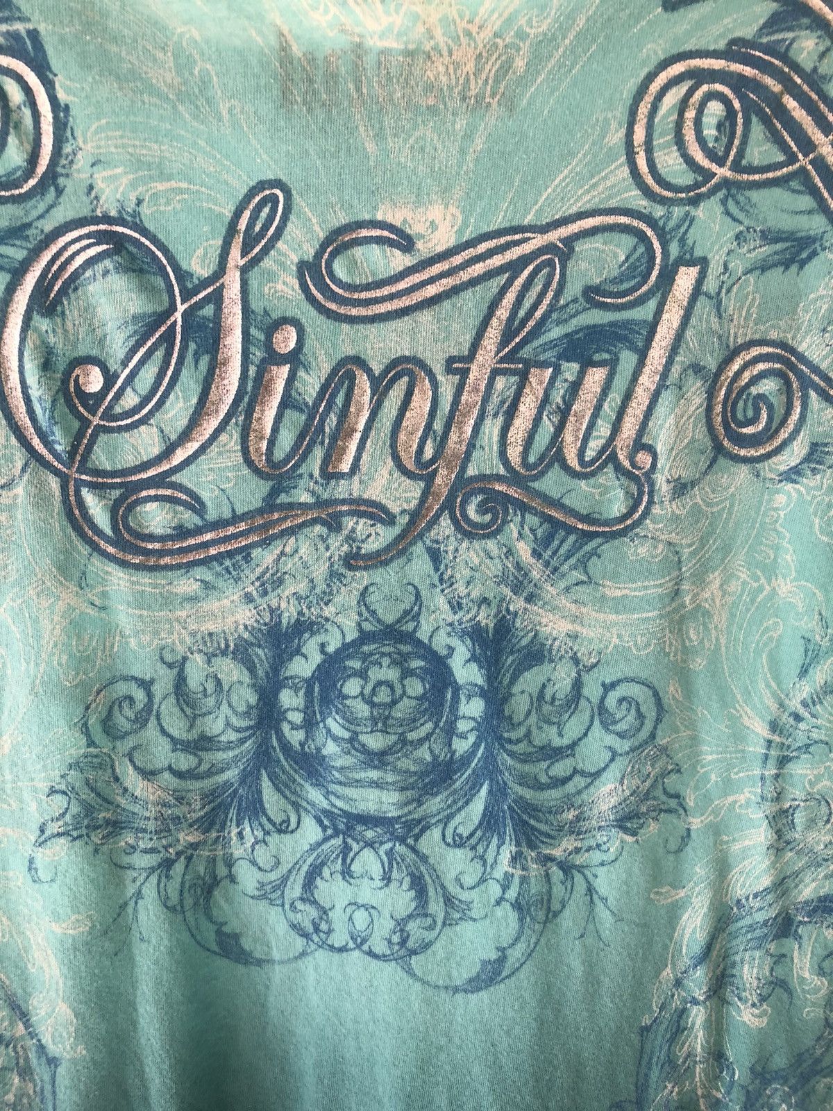 Sintul by affliction distressed Tshirt