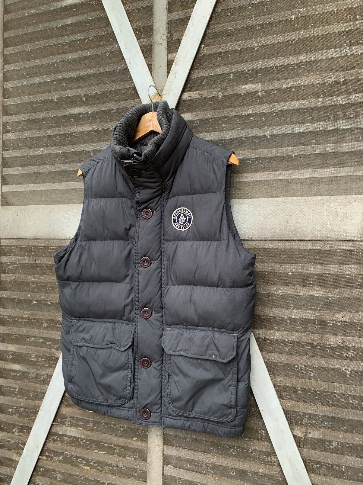 image of Abercrombie Fitch Abercrombie & Fitch New York Bubble Puffer Vest in Black, Men's (Size Medium)