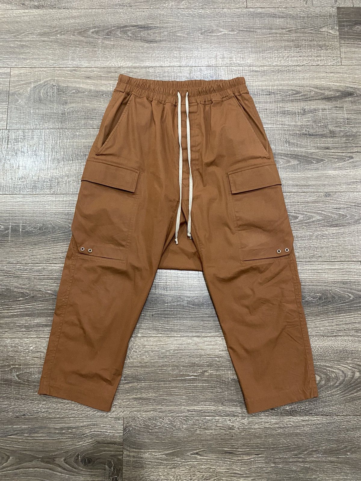 image of Rick Owens Cropped Cargo Long Draws In Rust - Te, Men's (Size 31)