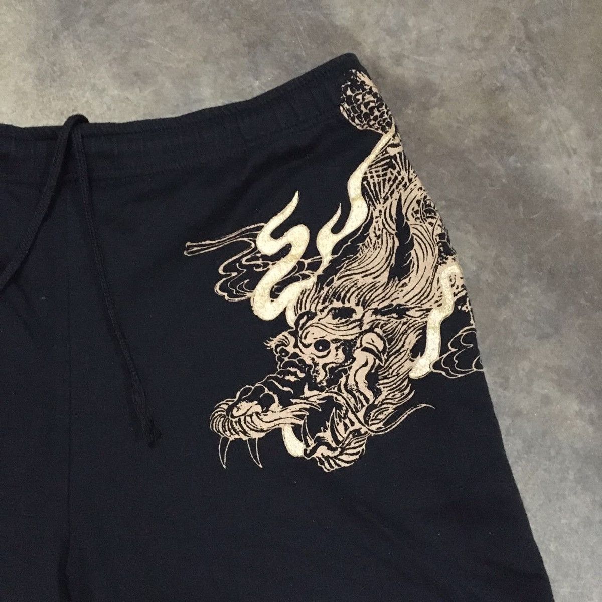Japanese Brand Sukajan Dragon Tiger Motive Short pants Size US 30 / EU 46 - 3 Thumbnail