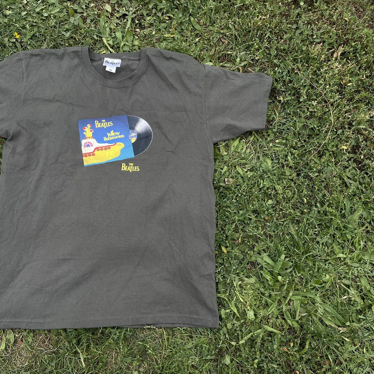 Vintage Vintage Y2K The Beatles Submarine Graphic Tee Streetwear L Size US L / EU 52-54 / 3 - 2 Thumbnail
