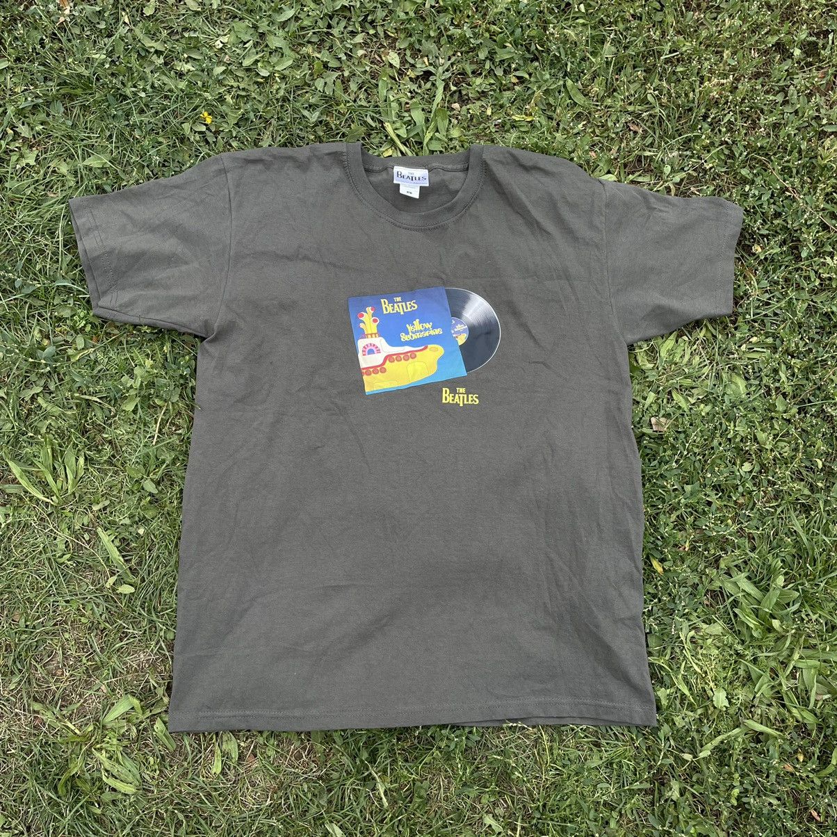 Vintage Vintage Y2K The Beatles Submarine Graphic Tee Streetwear L Size US L / EU 52-54 / 3 - 1 Thumbnail